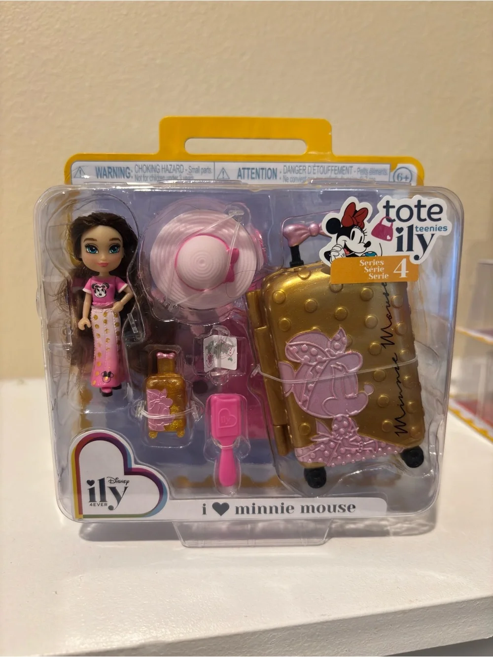 Disney Minnie Mouse Travel Playset with Gold Suitcase and Pink Accessories